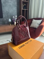 شنطة لويس فيتون عنابي