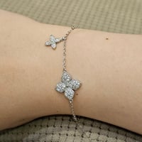 اسوارة روبرتو كوين وردات فضية مرصعة باحجار