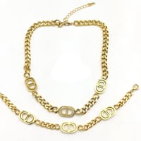 طقم سلسال واساورة جنزير مزين بتعليقات مستوحى من دي...