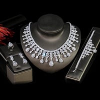 طقم زركون فخم جدا مع تاج ملكي للعروس يتكون من 5 قط...