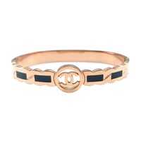 سوار مطلي بالذهب الوردي مزين بخط اسود من المينا بت...