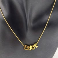 سلسال نسائي ناعم باحرف ديور