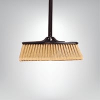 مكنسة لتنظيف الأرضية بني