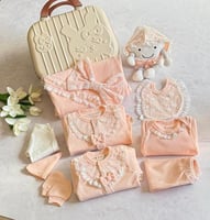 بوكس ثوب مواليد بربتوز بنات بتصميم الدانتيل الوردي