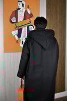 فروة مع قبوع قابل للإزالة لون اسود