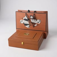 بوكس مناسب للإهداء برسوم 38 ريال مصنوع من الخشب والجلد