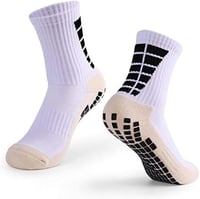 زوج من جوارب كرة القدم المضادة للانزلاق.