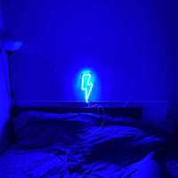 أضواء نيون LED بشكل برق ، تعمل ببطارية/USB للديكور