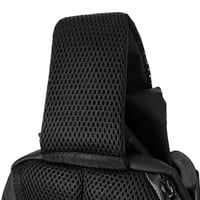 شنطة كتف مضادة للسرقة مقاومة للماء مثلث - اسود