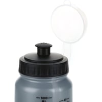 زجاجة مياه بسعة 1 لتر ومقياس دقيق لحجم المياه.