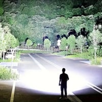 كشاف LED P99 فائق القوة للرحلات والتخييم مقاوم الم...