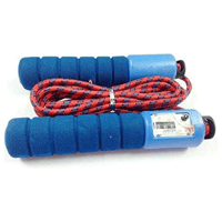 حبل قفز بمقابض إسفنجية مضادة للانزلاق.