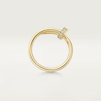 خاتم "جوست آن كلو" — موديل الحجم الصغير، مرصَّع بم...