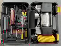 مجموعة شنطة السيارة (منفاخ + عدة)