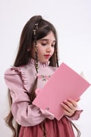 مريول كاروهات انيق مع تطريز يدوي