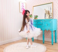 فستان الوردة الأنيقة بأكمام خارجية