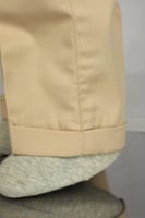 بنطلون بيج بدون قميص