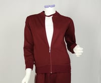 طقم رياضة عنابي