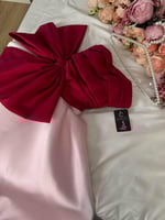 فستان وردي فيونكه