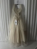 فستان عالية