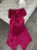 فستان فوشي فخم شك مع فيونكه من الخلف