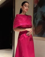 فستان فوشي فخم شك مع فيونكه من الخلف