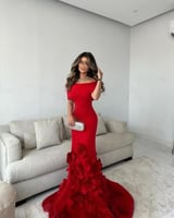 لون احمر