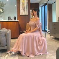 فستان وردي ناعم