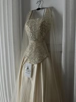 فستان عالية