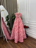 فستان منيفة