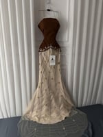 فستان اسماء