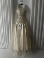 فستان عالية