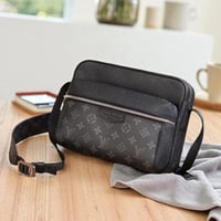 شنطة كتف لويس فيتون