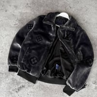 جاكيت لويس فيتون رمادي