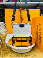 LOUIS VUITTON شنطة يد وكتف