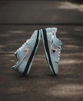 Nike Dunk SB Low Tiffany Lobster