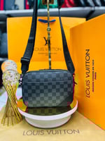 شنطة كتف لويس فيتون بالإضافة لمحفظة صغيرة