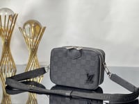 LOUIS VUITTON شنطة يد وكتف