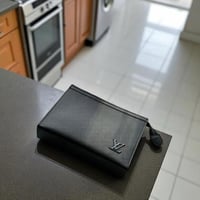 باوتشات لويس فيتون