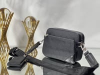 LOUIS VUITTON شنطة يد وكتف