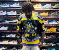 تيشيرت هوكي مطرز يسمح بمرور الهواء مصنوع من البولي...