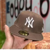 كاب نيوير مقفل