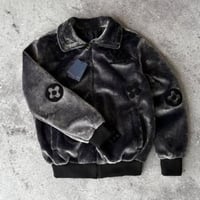 جاكيت لويس فيتون رمادي