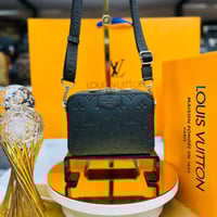 LOUIS VUITTON شنطة يد وكتف