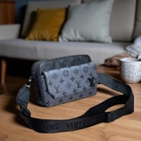 شنطة كتف من لويس فيتون