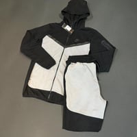 نايك سوبر تك فليس طقم كامل بسحاب