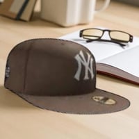 كاب نيوير مقفل