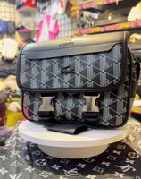 شنطة كتف لاكوست