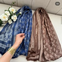 شال لويس فيتون