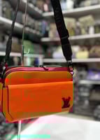 شنطة كتف من لويس فيتون